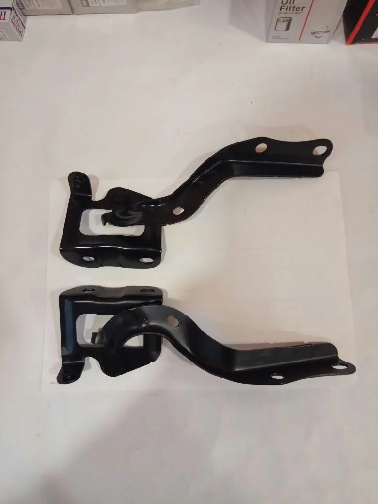 Петля капота правая Toyota Prius ZVW30 53410-47070