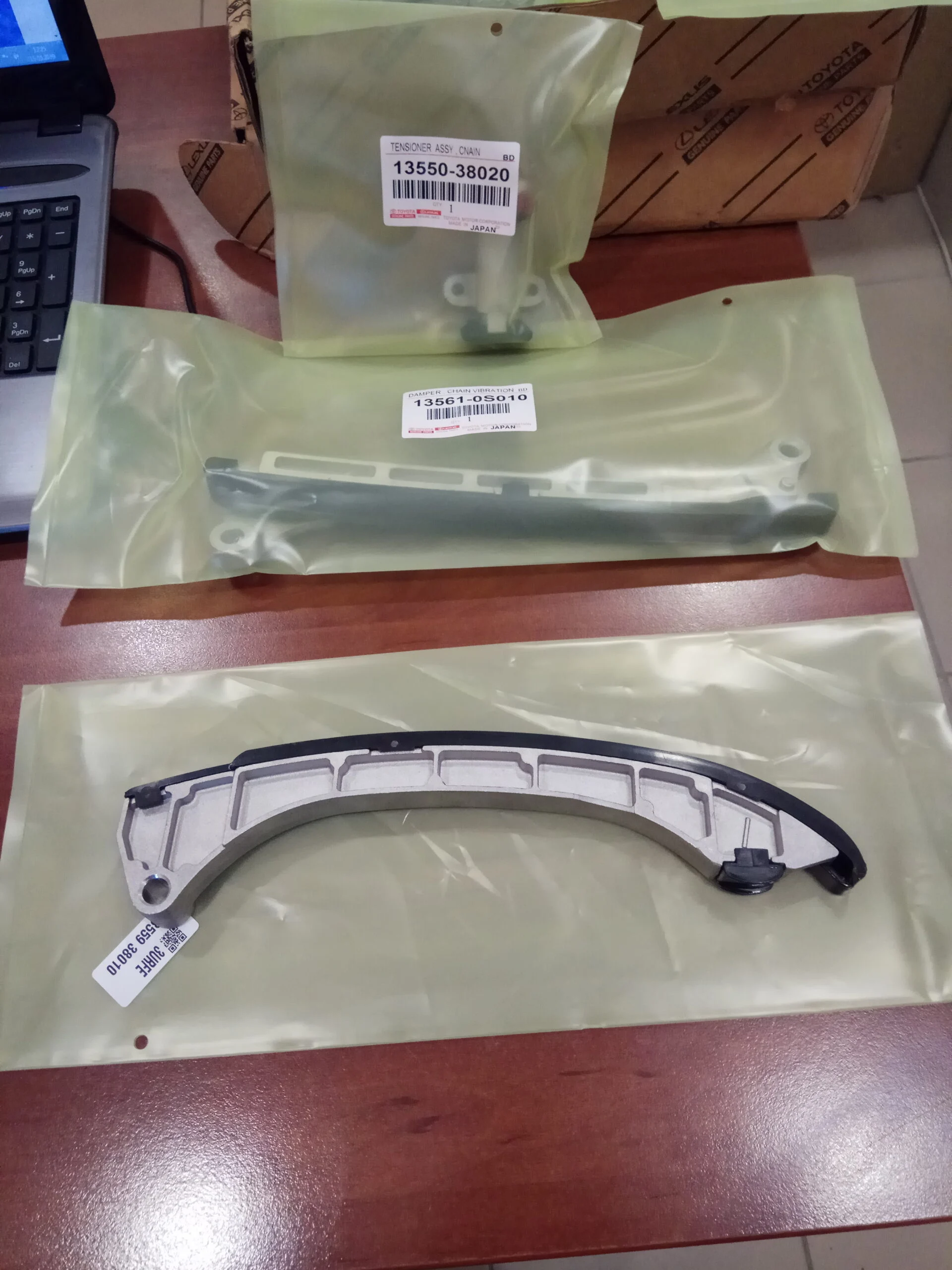 Натяжитель Цепи ГРМ R TOYOTA LEXUS LX570 3UR-FE 13559-38010