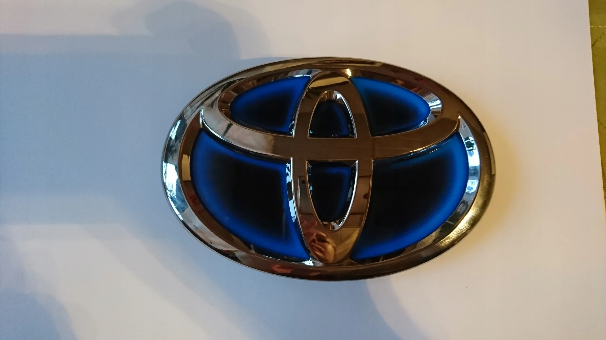 Эмблема гибрид TOYOTA PRIUS CAMRY 75310-47010 75310-33010