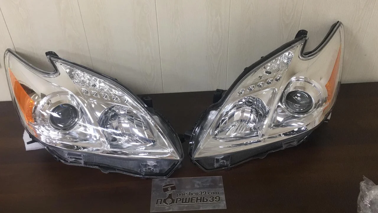 Фара правая для TOYOTA PRIUS ZVW30 USA 81130-47520