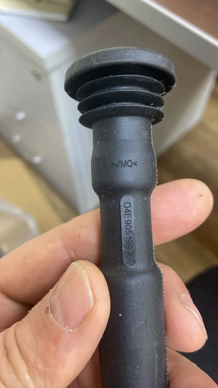 Наконечник катушки зажигания AUDI DODGE SEAT SKODA VOLKSWAGEN POLO 04E 905 199 A