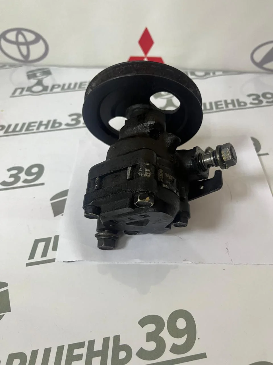 Оригинальный Насос гидроусилителя TOYOTA HIACE 2L 3L LH106 LH119 44320-26073