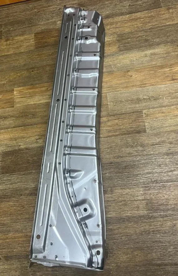Ступень левая пассажирской двери TOYOTA HIACE LH119 58304-95J74 58304-26210