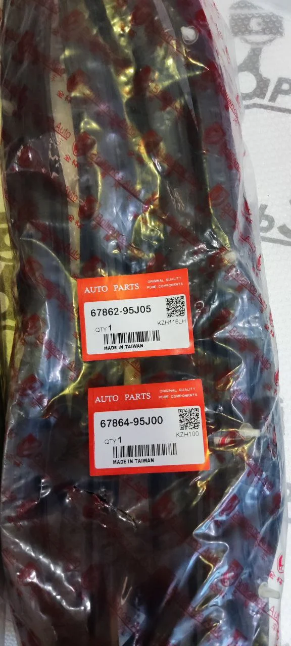 Уплотнитель резинка передней левой двери Toyota Hiace 67862-95J05 67864-95J00