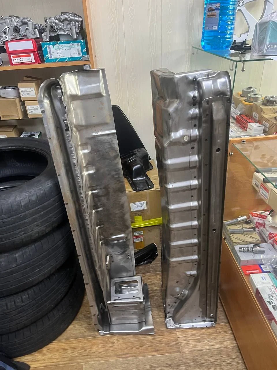 Подножка боковой откатной двери правая Toyota Hiace 58303-95J33
