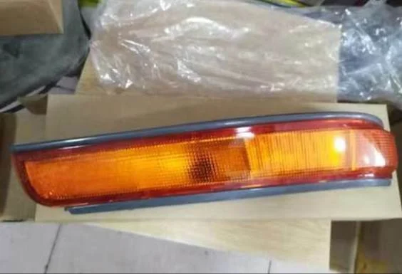 Рассеиватель указатель поворота Toyota Hiace Regiusace 81511-26051 81521-26051