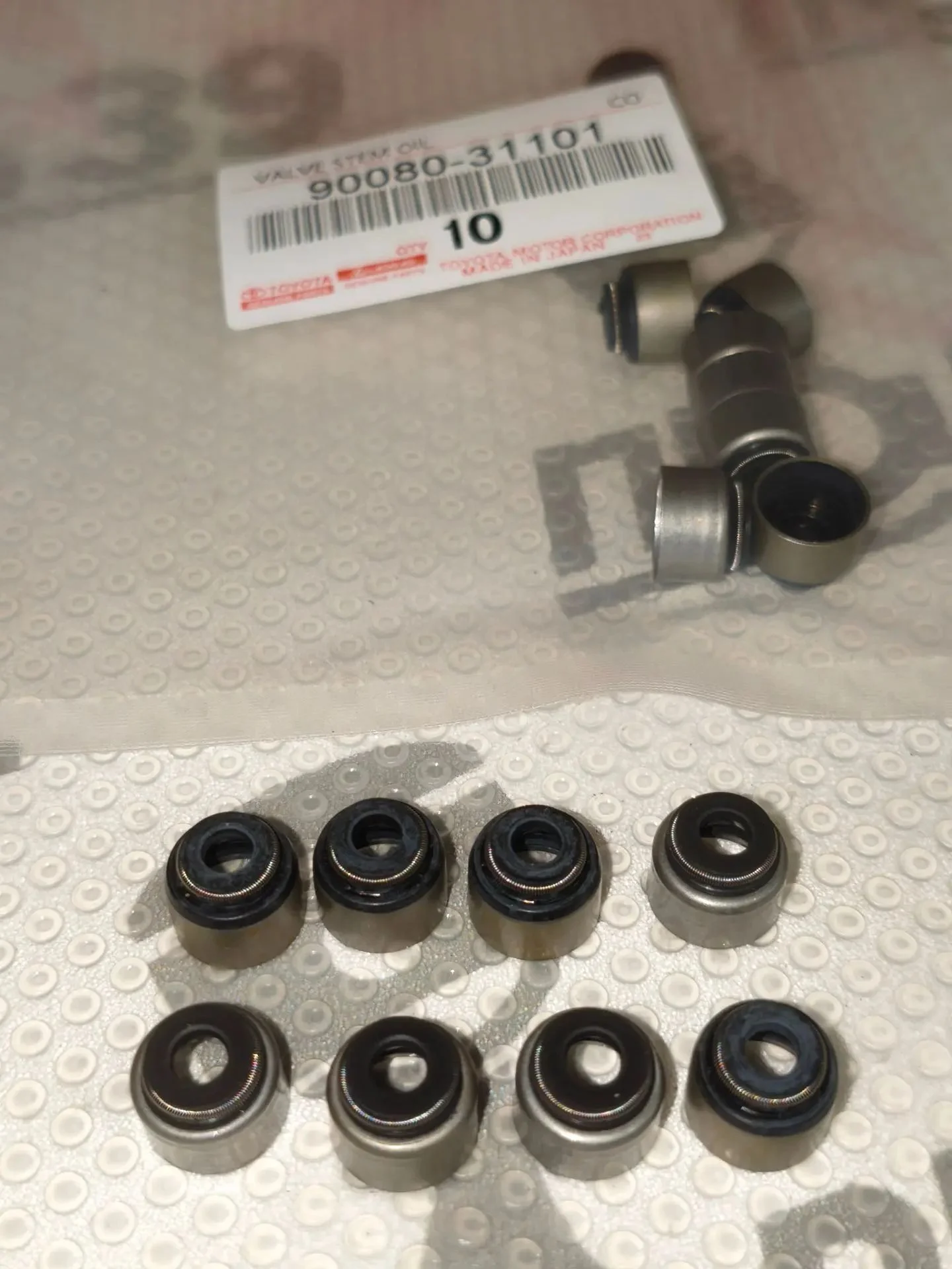 Маслосъемные колпачки выпуск Toyota 3/2/1ARFE 90080-31101